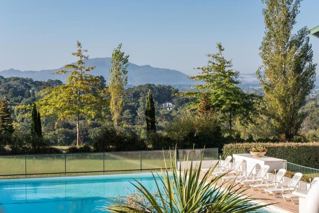 Ferienwohnung T1 Bis Avec Piscine Vue Golf Et Montagnes Arcangues Exterior foto