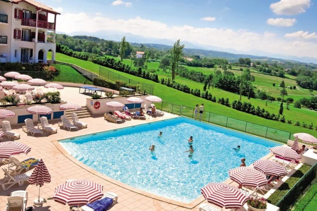 Ferienwohnung T1 Bis Avec Piscine Vue Golf Et Montagnes Arcangues Exterior foto