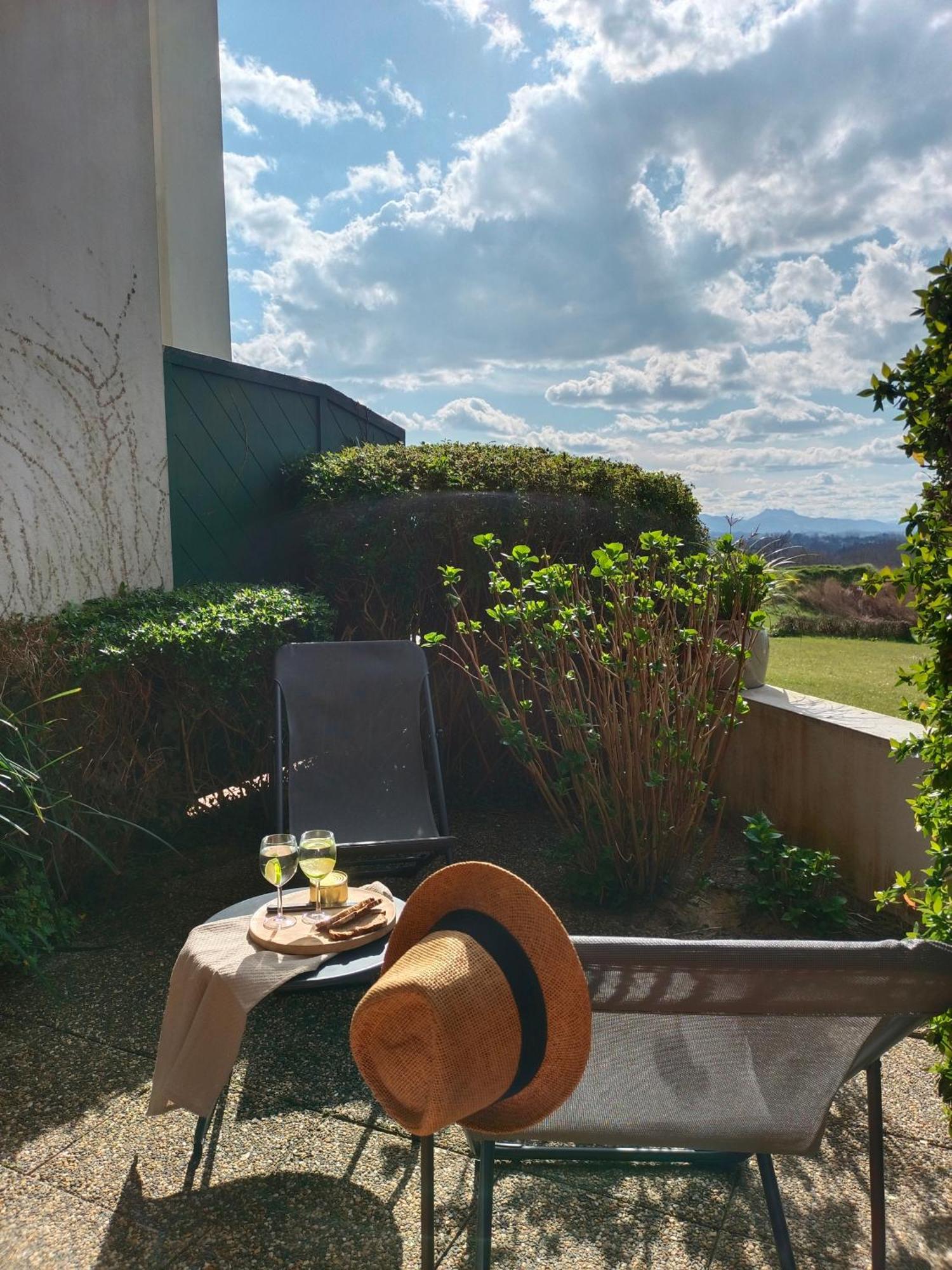 Ferienwohnung T1 Bis Avec Piscine Vue Golf Et Montagnes Arcangues Exterior foto